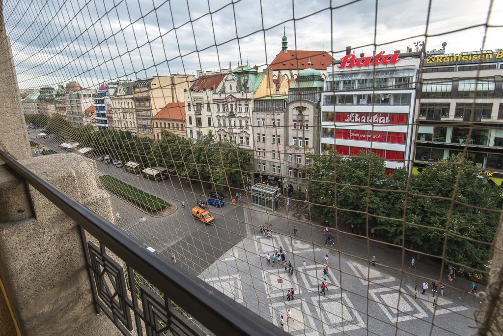 פראג Merchants Crown Suites And Spa מראה חיצוני תמונה View of the square from the observation deck of the Westin Palace Vienna