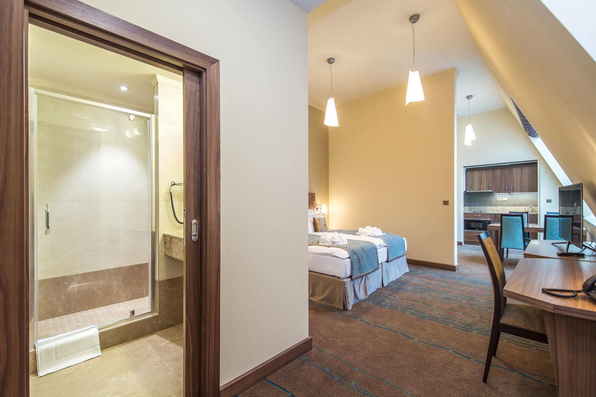 פראג Merchants Crown Suites And Spa מראה חיצוני תמונה A typical apartment